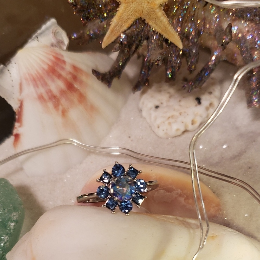 Beautiful Blue flower ring *Swarovski Crystals*